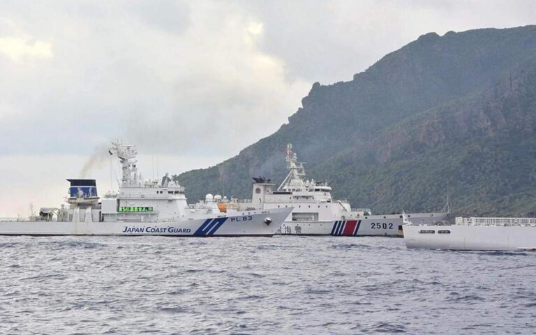 尖閣諸島近海で中国公船を確認、日本のEEZ内航行