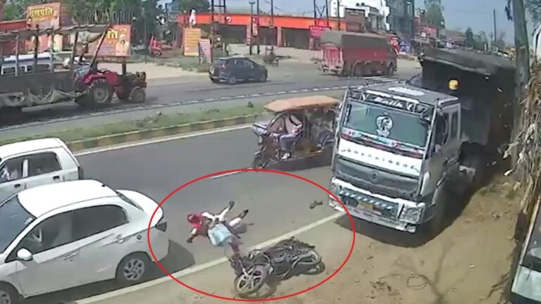 【インド・ムザファルナガル】奇跡の生還、トラックに轢かれたバイクの兄弟