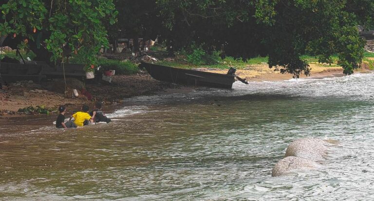 【ラヨーン】60代女性、猛暑の中魚獲り中に熱中症で溺死か