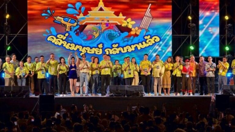 コーンケン名物「人間ウェーブ」に異変！ソンクラーン初日、観光客困惑