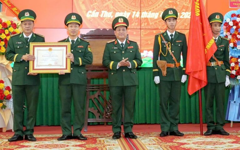【ベトナム・カントー】国境警備隊に二級功労勲章