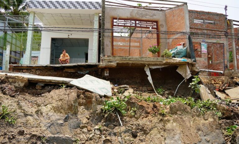 ベトナム・メコンデルタ地方で堤防や道路が相次ぎ陥没