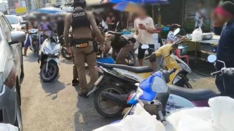 【サムットソンクラーム】20バーツのエビで激怒、市場でBBガン脅迫事件