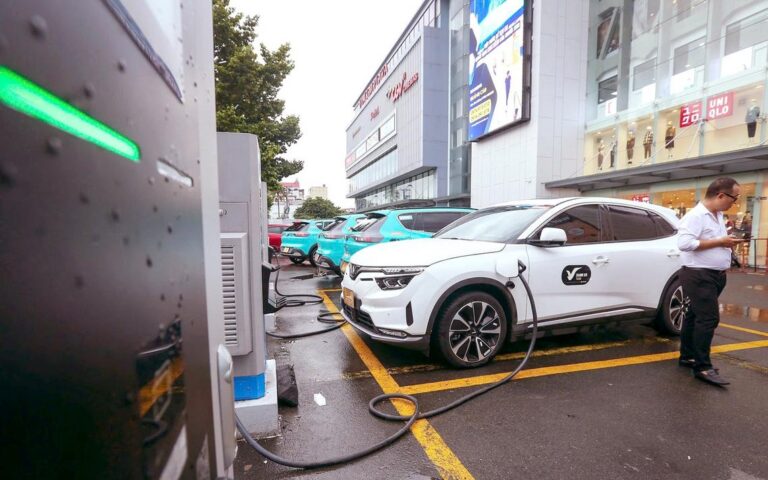 ホーチミン都市部で人気急上昇！電動バイクと電気調理器の最新トレンド