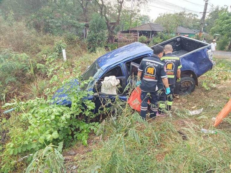 【プラチンブリー】葬儀へ急ぐ夫婦、雨で事故 妻が死亡