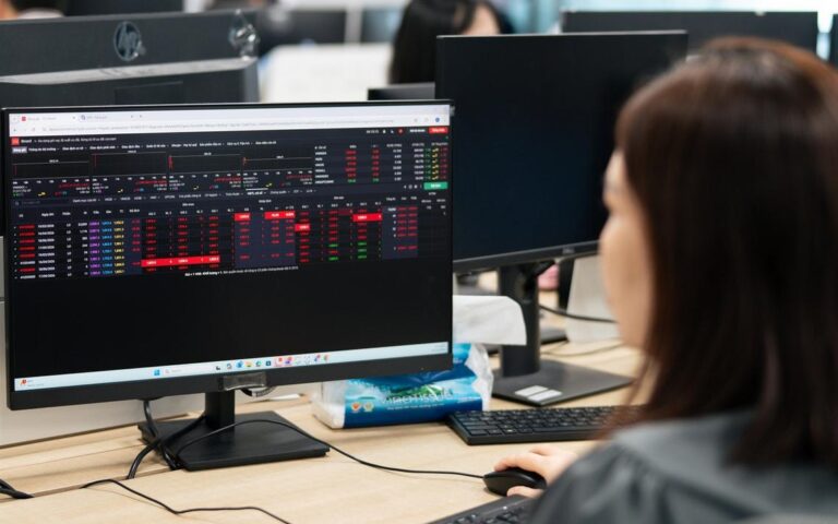 ベトナム株式市場、銀行株急落で引け際に混乱