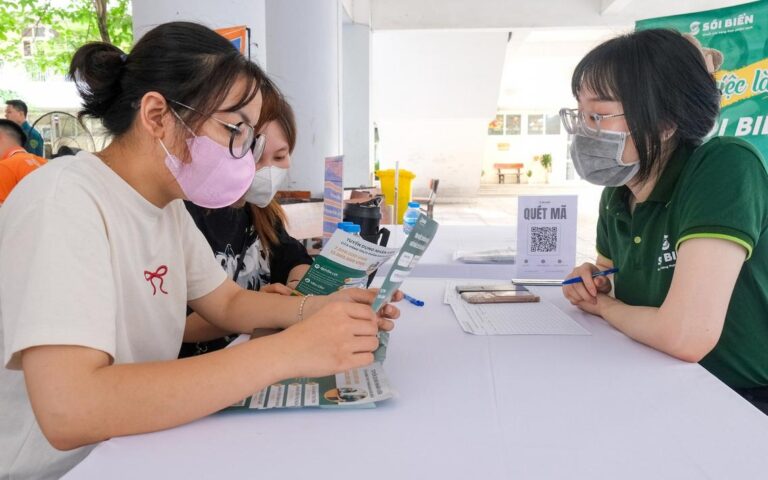 ベトナムで失業手当申請が急増、12万人超えで経済の減速が鮮明に