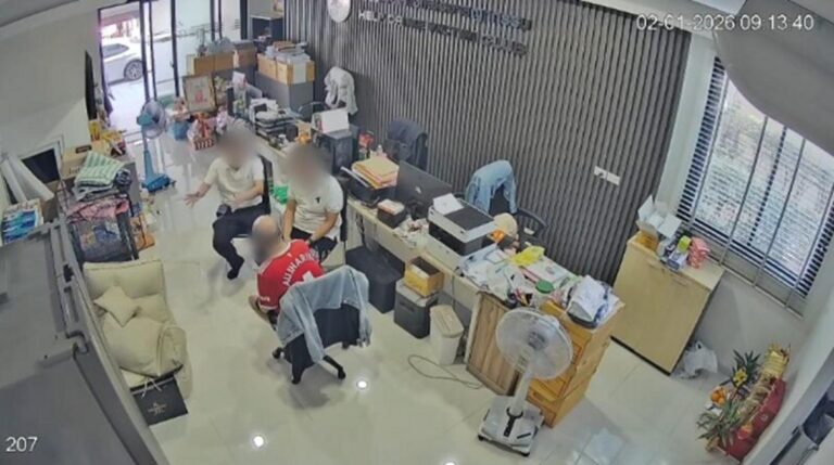 【バンコク】元入管高官から250万B恐喝、著名活動家ら逮捕