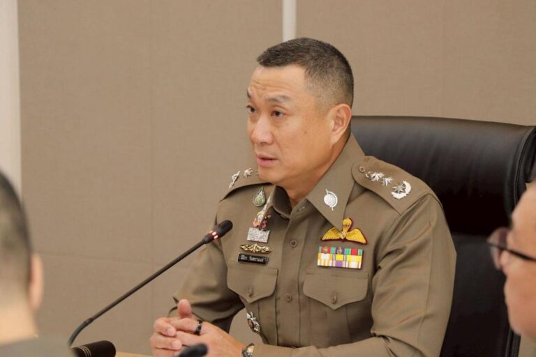 【バンコク】交通警察が呼吸困難女性を緊急搬送、命を救う