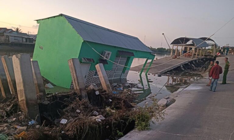 【ベトナム・カマウ】地滑りで家屋と道路が損壊、被害額は1800万円超