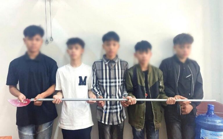 【ベトナム・ハーティン】少年グループが凶器で衝突