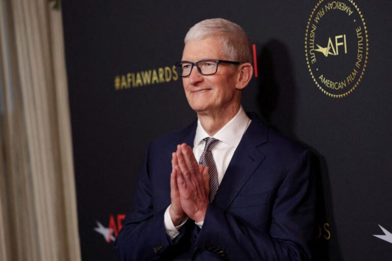 ビッグテックAI適応：Apple CEO交代、Meta大規模解雇