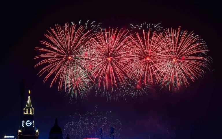 フート省ベトチー、雄王命日を花火で祝う