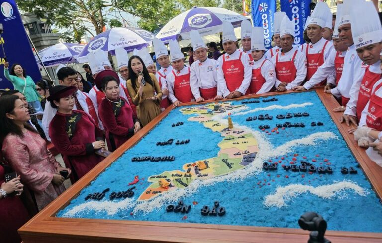 ベトナムに登場、600kgもち米製地図
