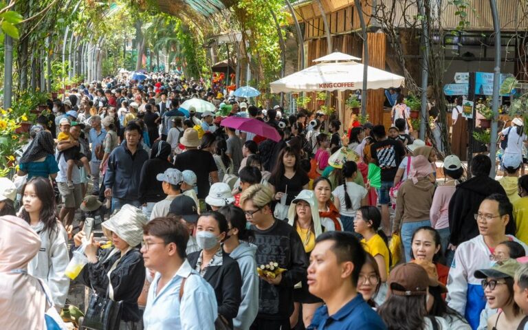ホーチミン市、フン王命日祭で観光地大混雑