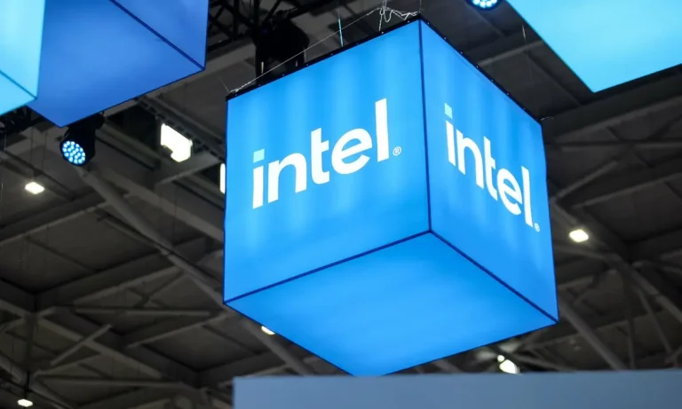 インテル、AI戦略で復活の兆し バンコク