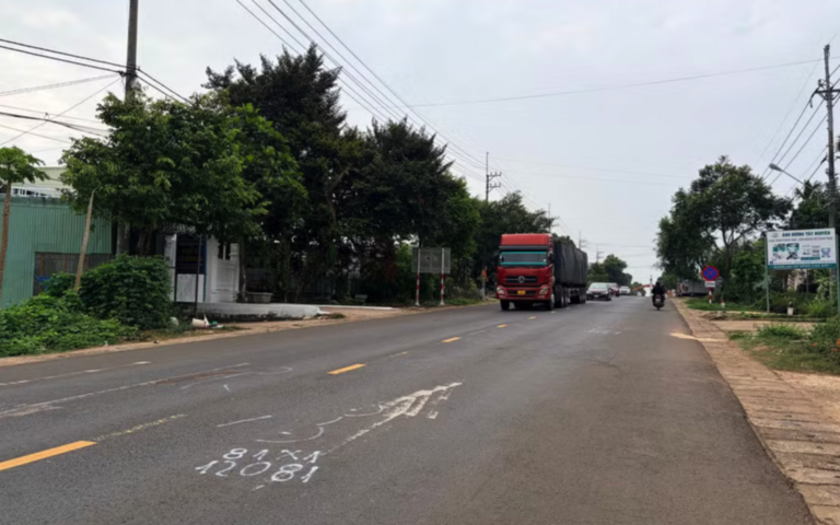 ベトナム南部でバイク衝突事故、3人死亡