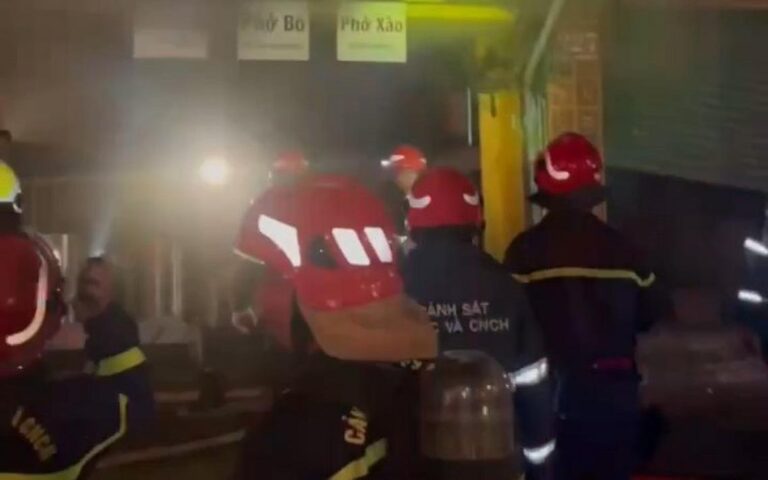 ホーチミン・トランフンダーオ通りで火災、4人救出