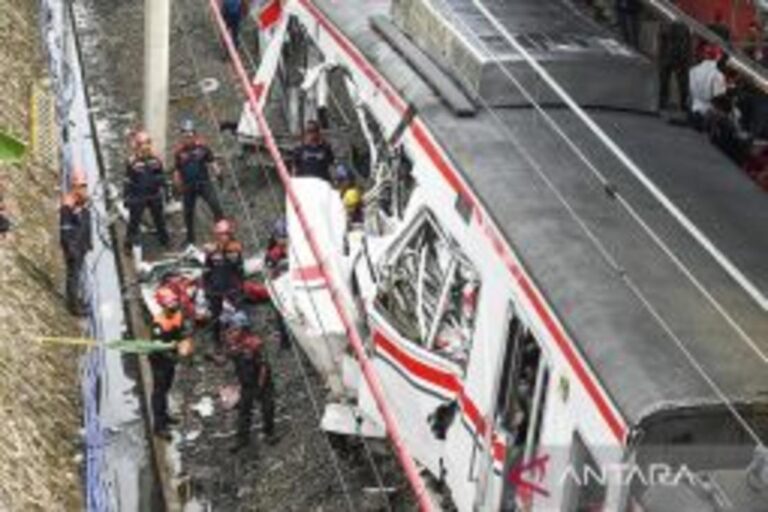 【インドネシア・ベカシ】列車衝突事故、31人聴取