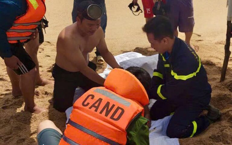 【ベトナム・クアンガイ省】小学6年生が海水浴中に溺死