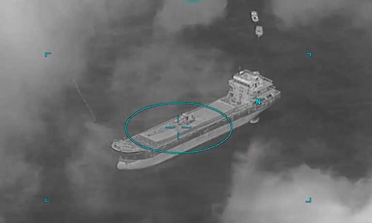 【フィリピン沖】米比合同演習、自爆型無人艇で標的艦撃沈