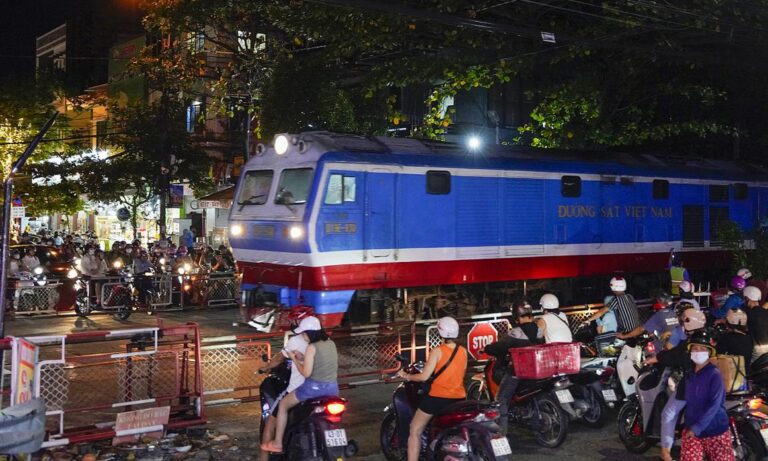 ベトナム、ハノイ・ホーチミン間の鉄道立体交差化に約500億円投資へ