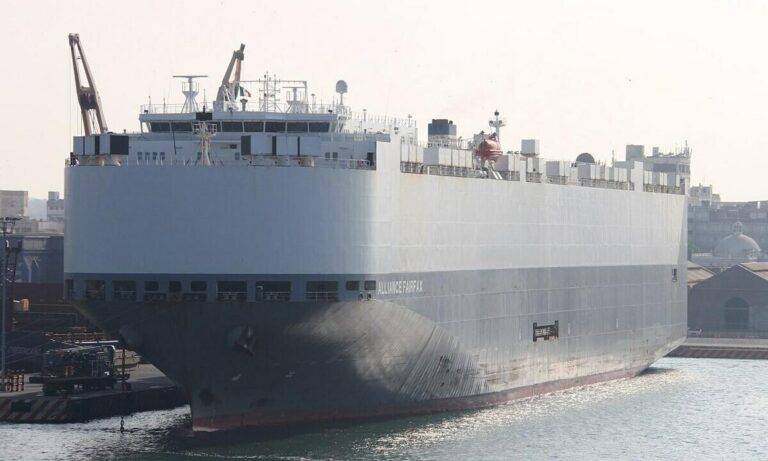 ホルムズ海峡通過を支援、米海軍と海運大手メアスクの連携