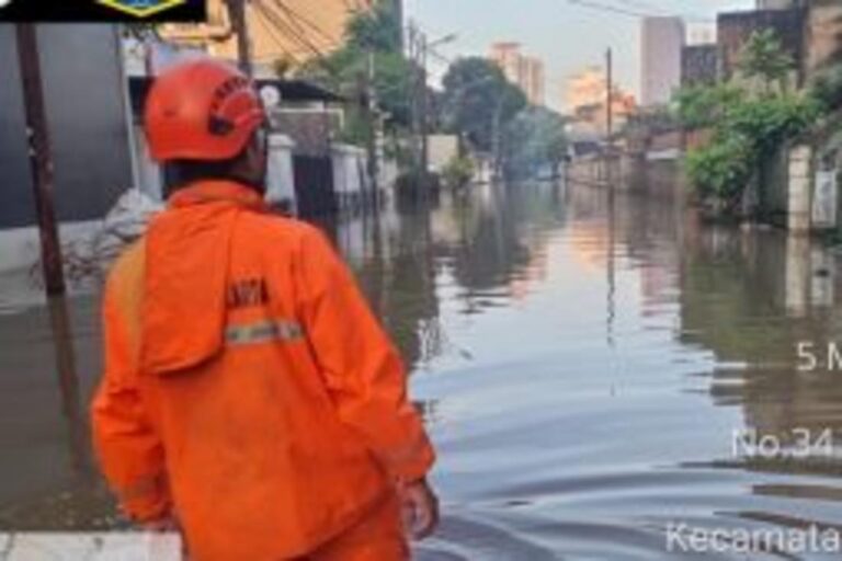 【インドネシア・ジャカルタ】広範囲で洪水発生、115地域が冠水