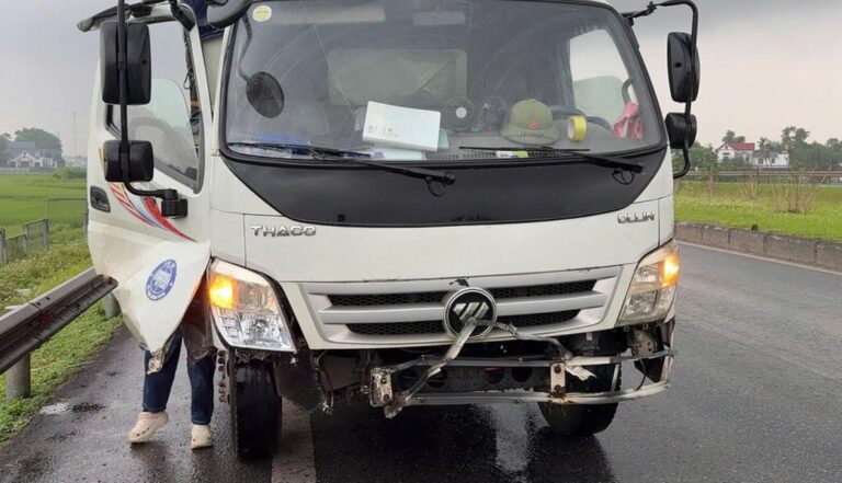 【タイグエン省】高速道路で土砂散乱、複数車両がタイヤ損傷