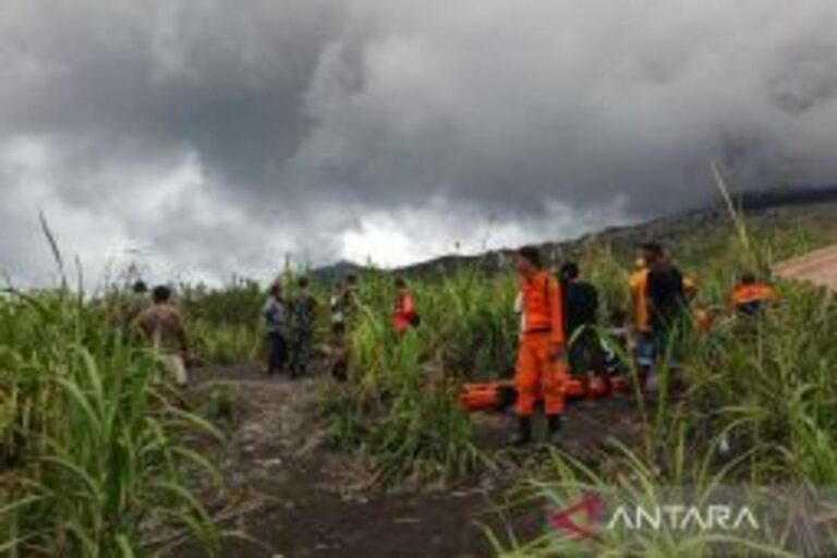 インドネシア・ドゥコノ山で登山者3名が行方不明、捜索続く