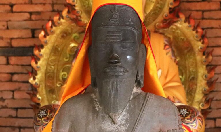 クイニョン：500年前のチャム族神像『突き出た仏陀』の謎