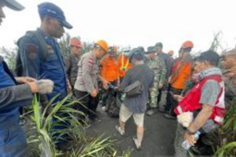 【インドネシア・北マルク州】ドゥコノ山噴火でシンガポール人登山者2名が死亡