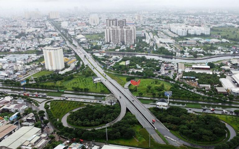 ホーチミン・タイニン省、4つの接続道路・橋梁で合意