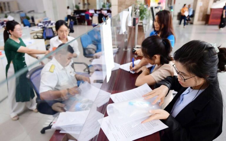【ホーチミン】住民が突然「カインホアの教師」に、税金滞納で困惑