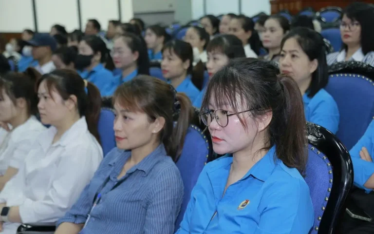 タインホア省、労働者の雇用安定と生活向上を約束