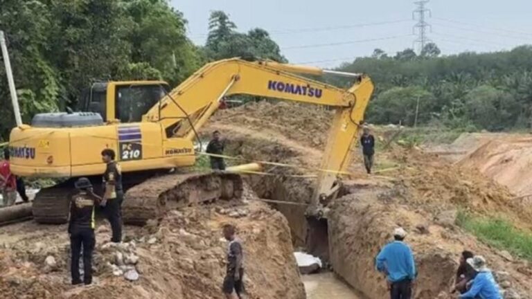 【タイ・ナコーンシータンマラート県】水門工事現場で土砂崩れ、作業員2人死亡