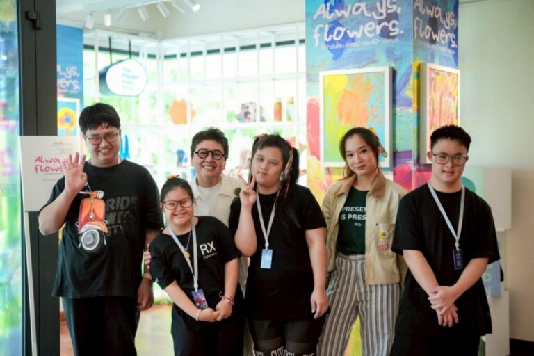 バンコクで開催！ダウン症アーティストの感動アート展「ALWAYS, FLOWERS.」
