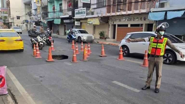 【バンコク】ソイ・ランワン2付近で道路陥没、交通規制
