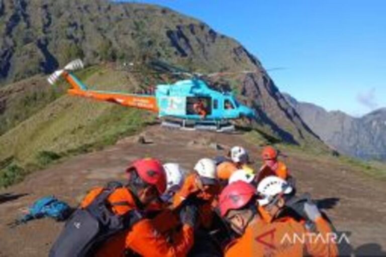 リンジャニ山で負傷のハイカー、バリ島へ緊急搬送