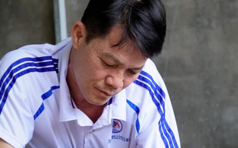 【ホーチミン】元校長、訴訟停止に感極まる