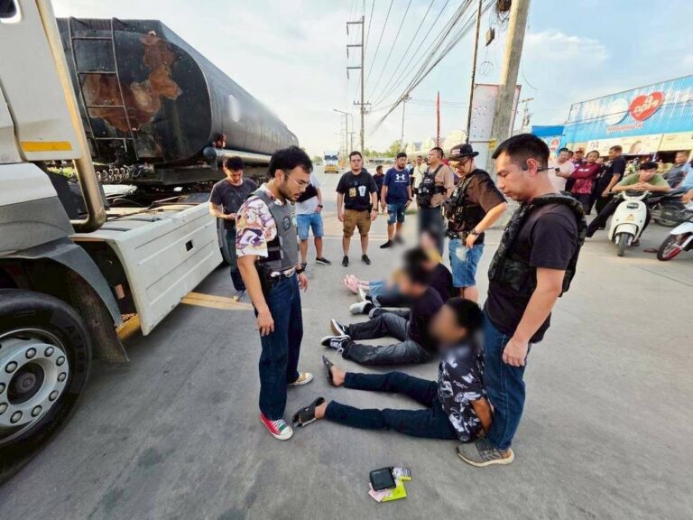 【ピッサヌローク】燃料トラックから麻薬1.7トン押収、3名逮捕
