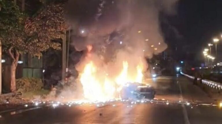 バンコク高速道路で車炎上、1名負傷