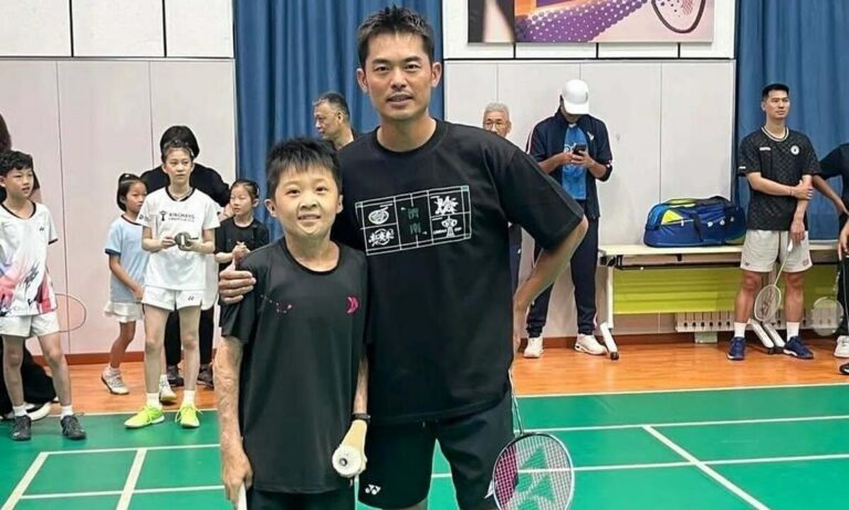 済南の奇跡：97%熱傷の少年、バドミントンで夢を追う
